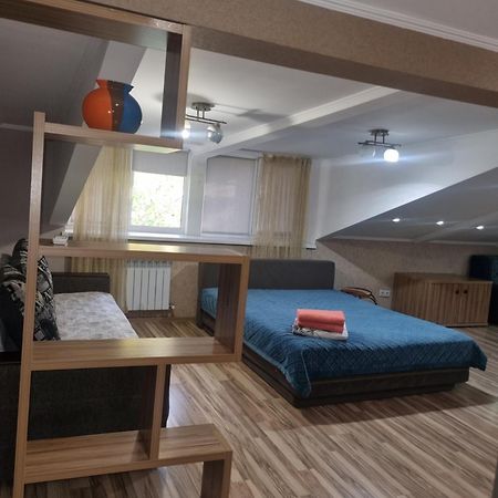Apartments On Mustafa Ozturk Алмати Екстер'єр фото